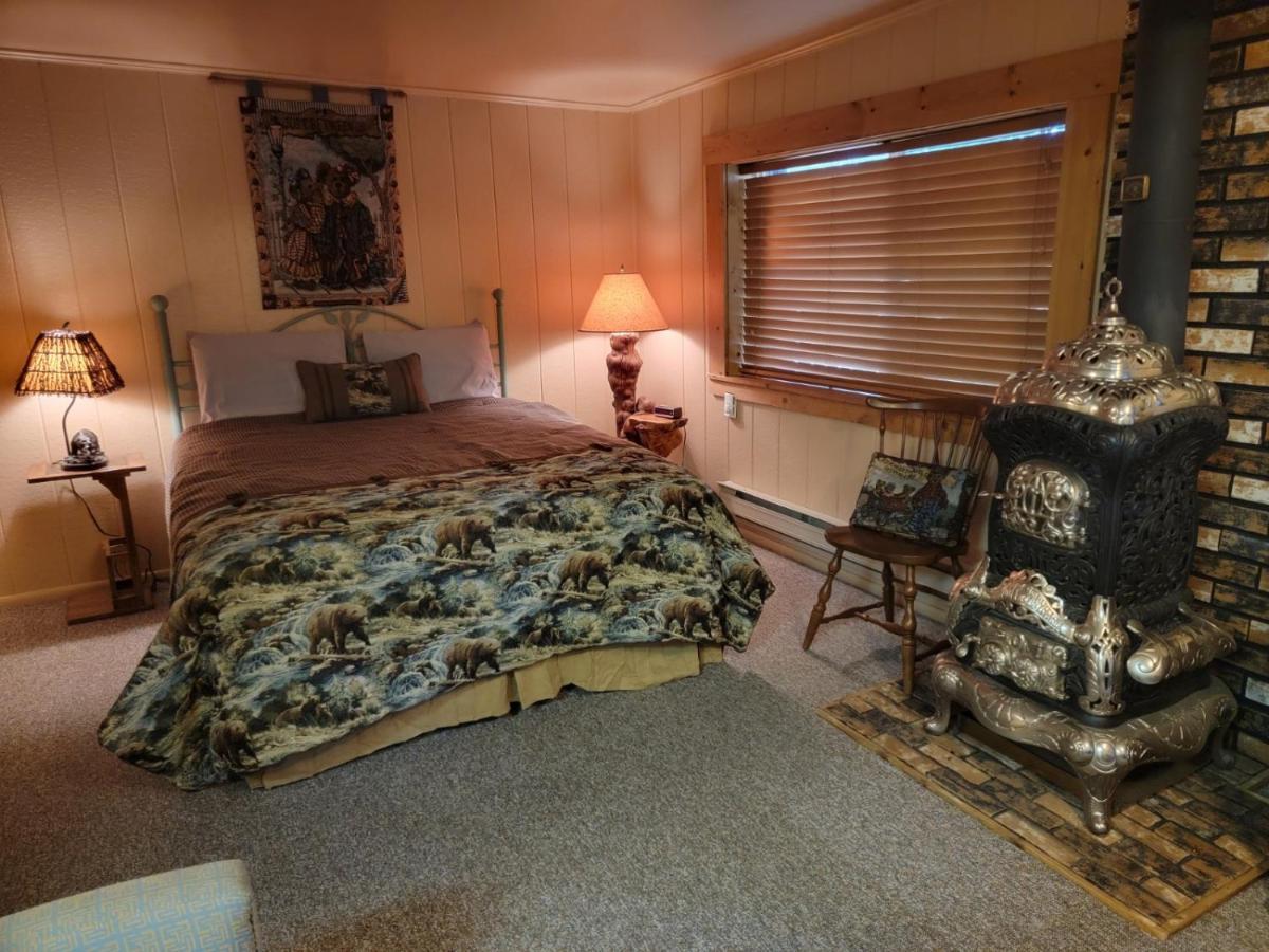Wagon Wheel Hotel West Yellowstone Dış mekan fotoğraf