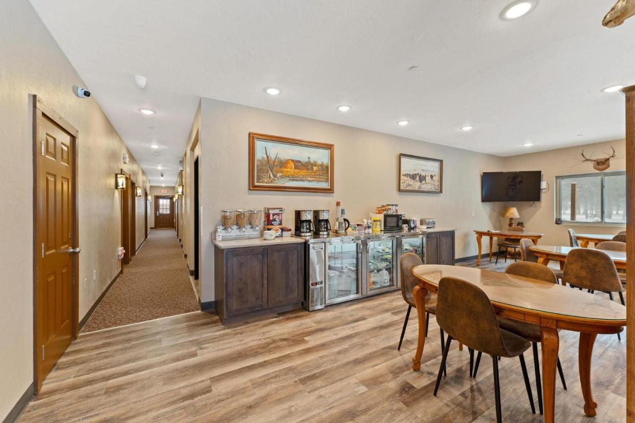 Wagon Wheel Hotel West Yellowstone Dış mekan fotoğraf