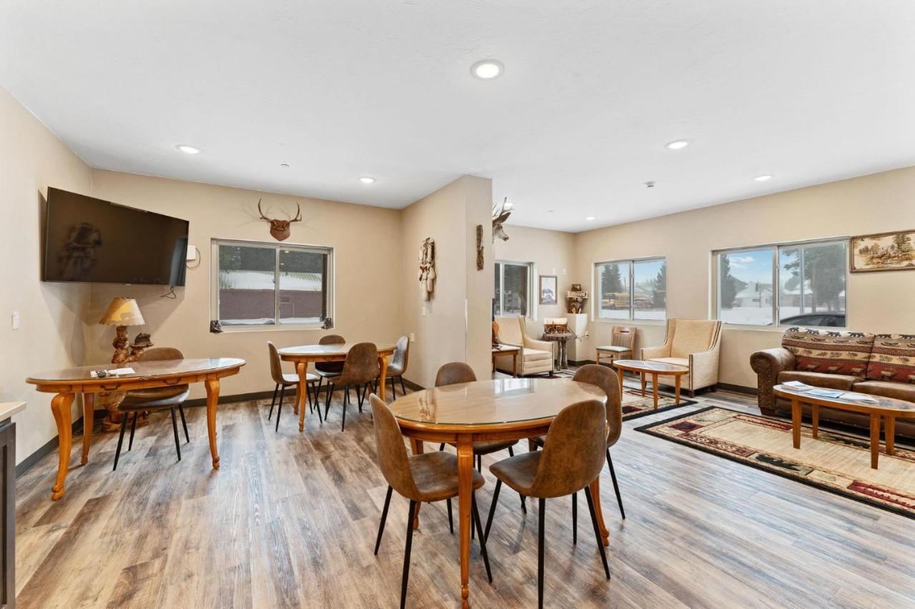 Wagon Wheel Hotel West Yellowstone Dış mekan fotoğraf
