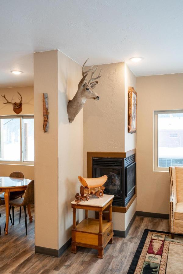 Wagon Wheel Hotel West Yellowstone Dış mekan fotoğraf