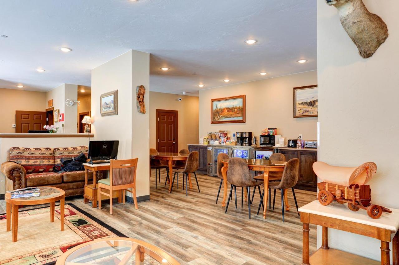 Wagon Wheel Hotel West Yellowstone Dış mekan fotoğraf